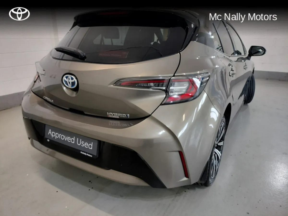 Toyota Corolla HYBRID L/SPORT HATCHBACK - Image 3