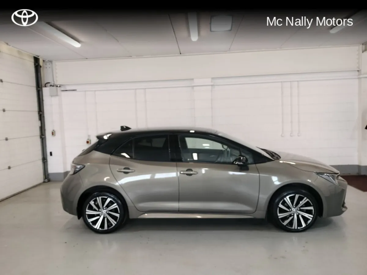 Toyota Corolla HYBRID L/SPORT HATCHBACK - Image 4