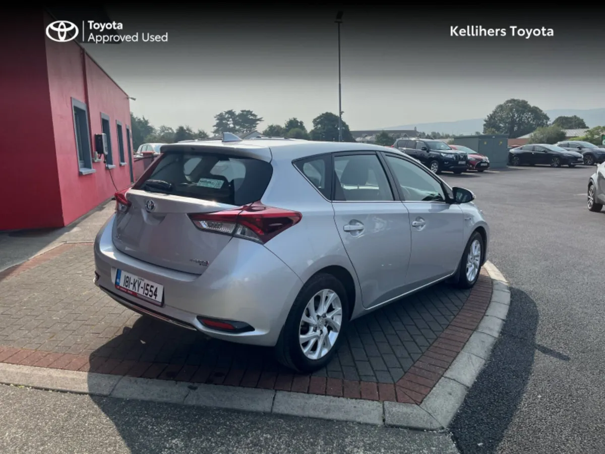 Toyota Auris AURIS HYBRID LUNA 5DR - Image 2