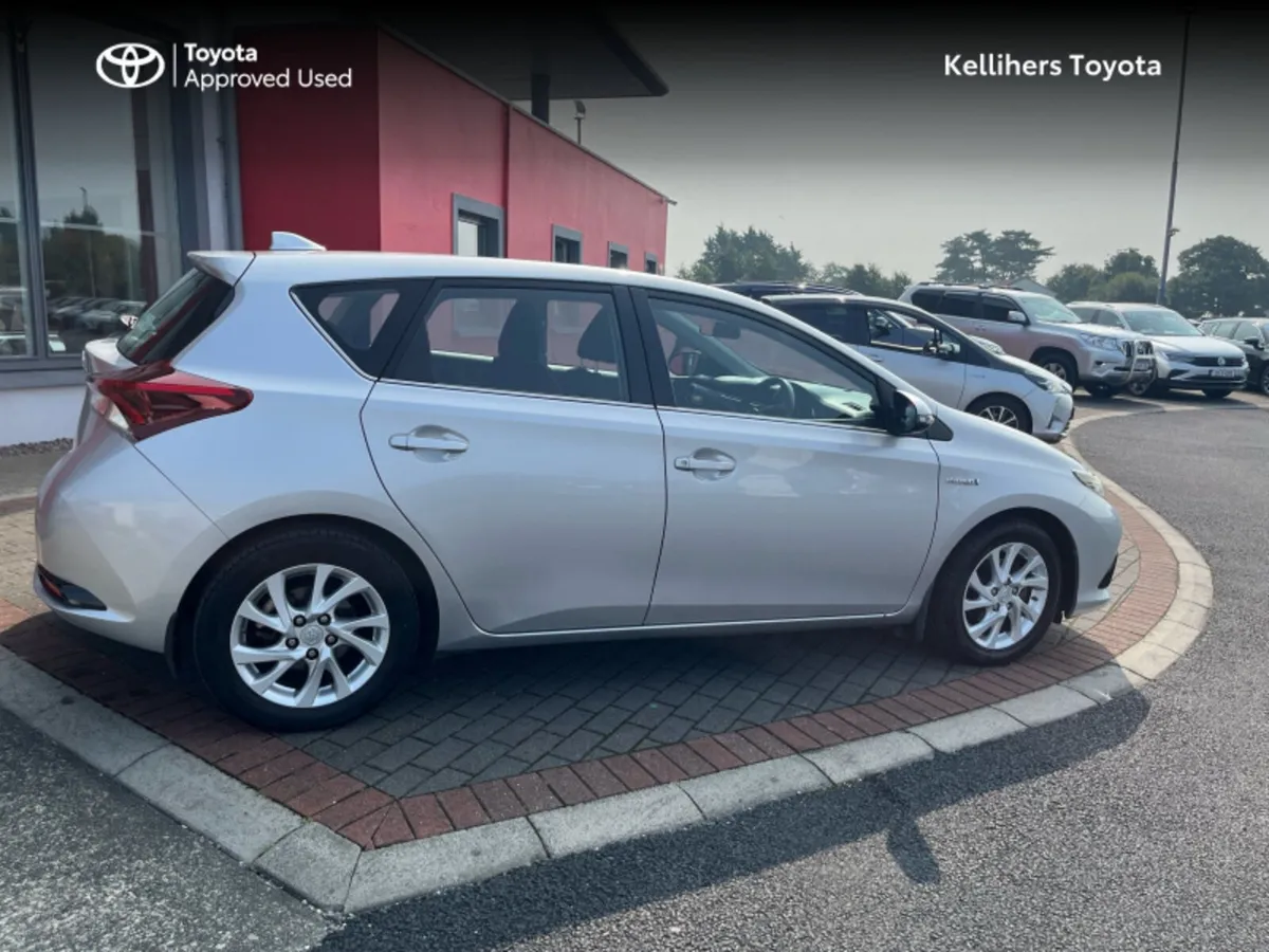 Toyota Auris AURIS HYBRID LUNA 5DR - Image 3