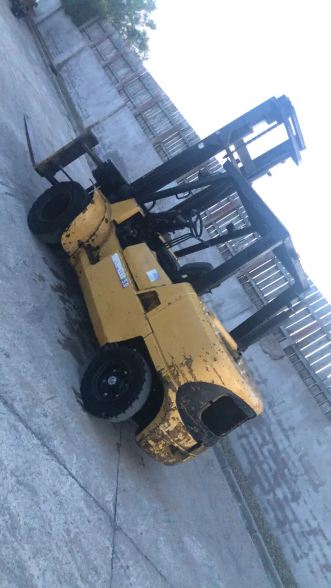 5 tonne catterpillar forklift - Image 2