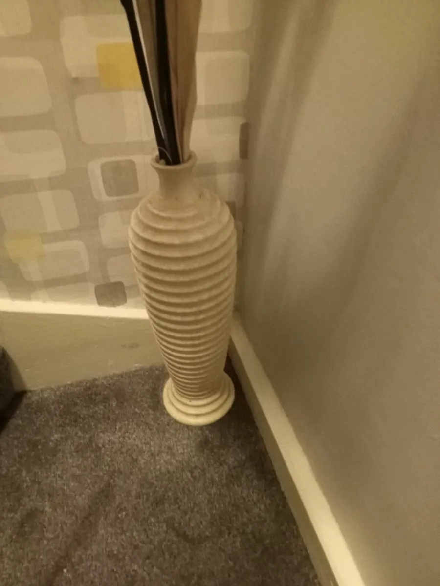 Cream Floor vase with flowers - Image 3