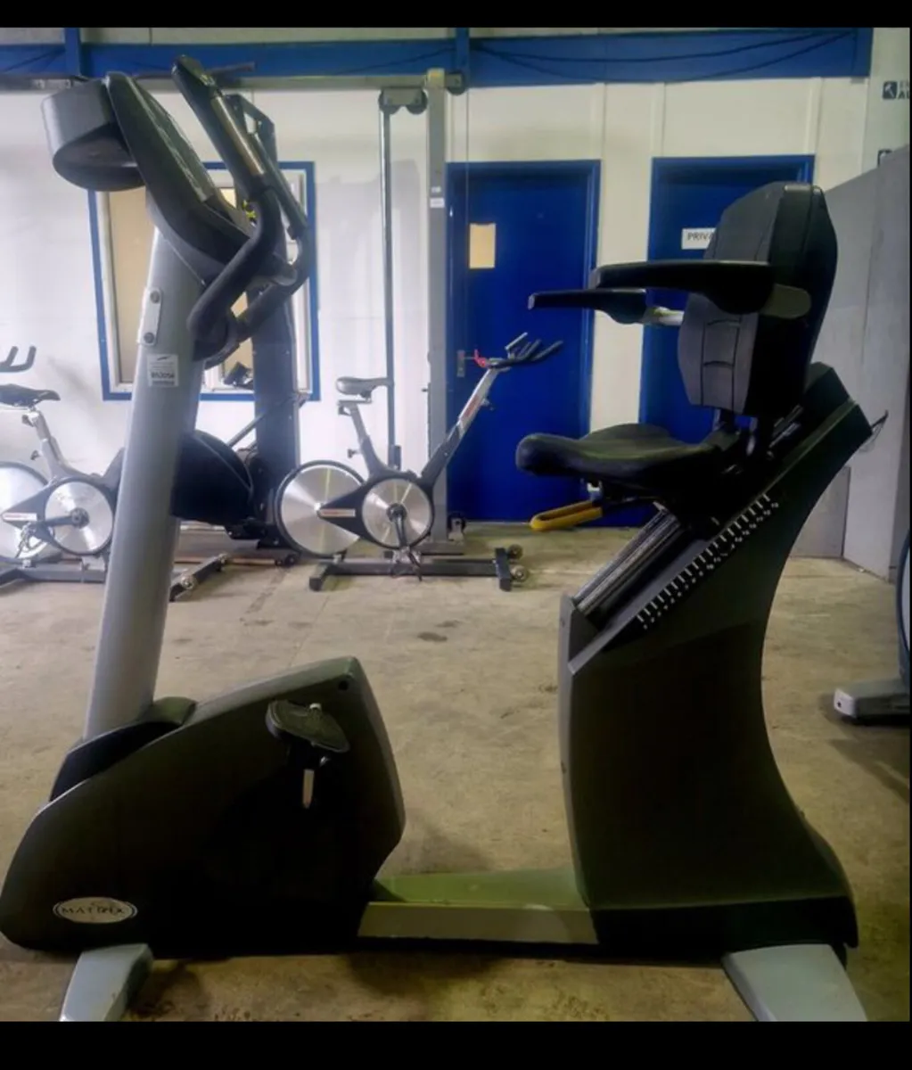 MATRIX HYBRID RECUMBENT BIKE AGE FRIENDLY - Image 3