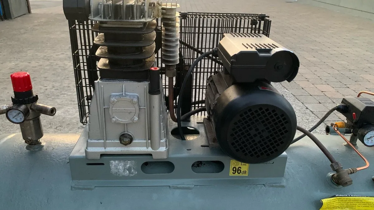 Jefferson 3hp 200ltr air compressor - Image 3
