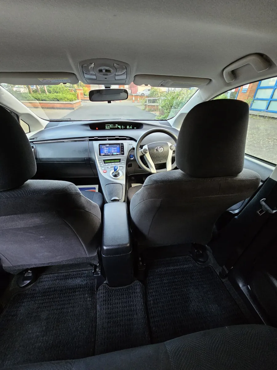 Toyota Prius  Hybrid 2014  Autimatic - Image 3