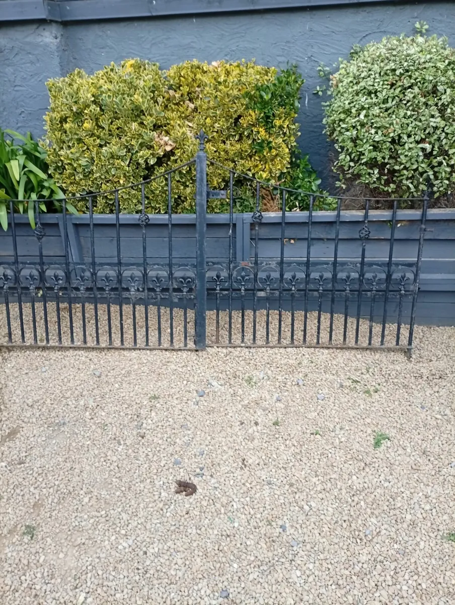 Gates - Image 1
