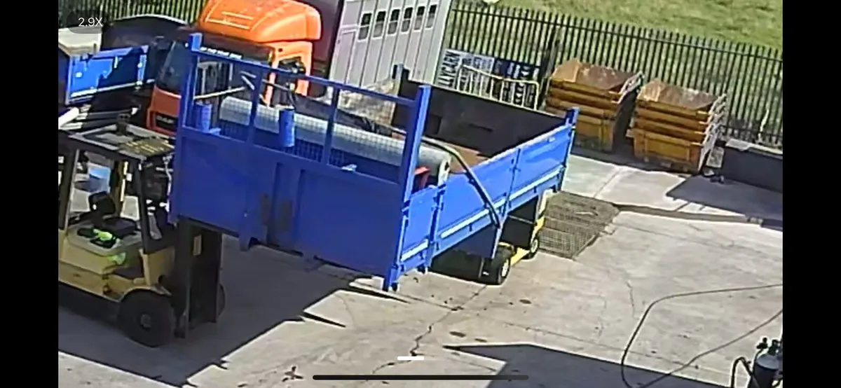 For Sale  . Insulated  drop side tipper body - Image 1