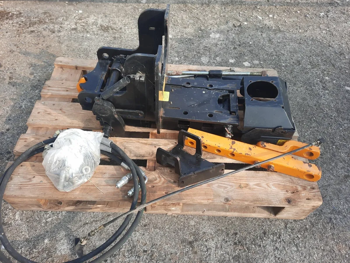 Case Farmall A Pick-up Hitch - Image 1