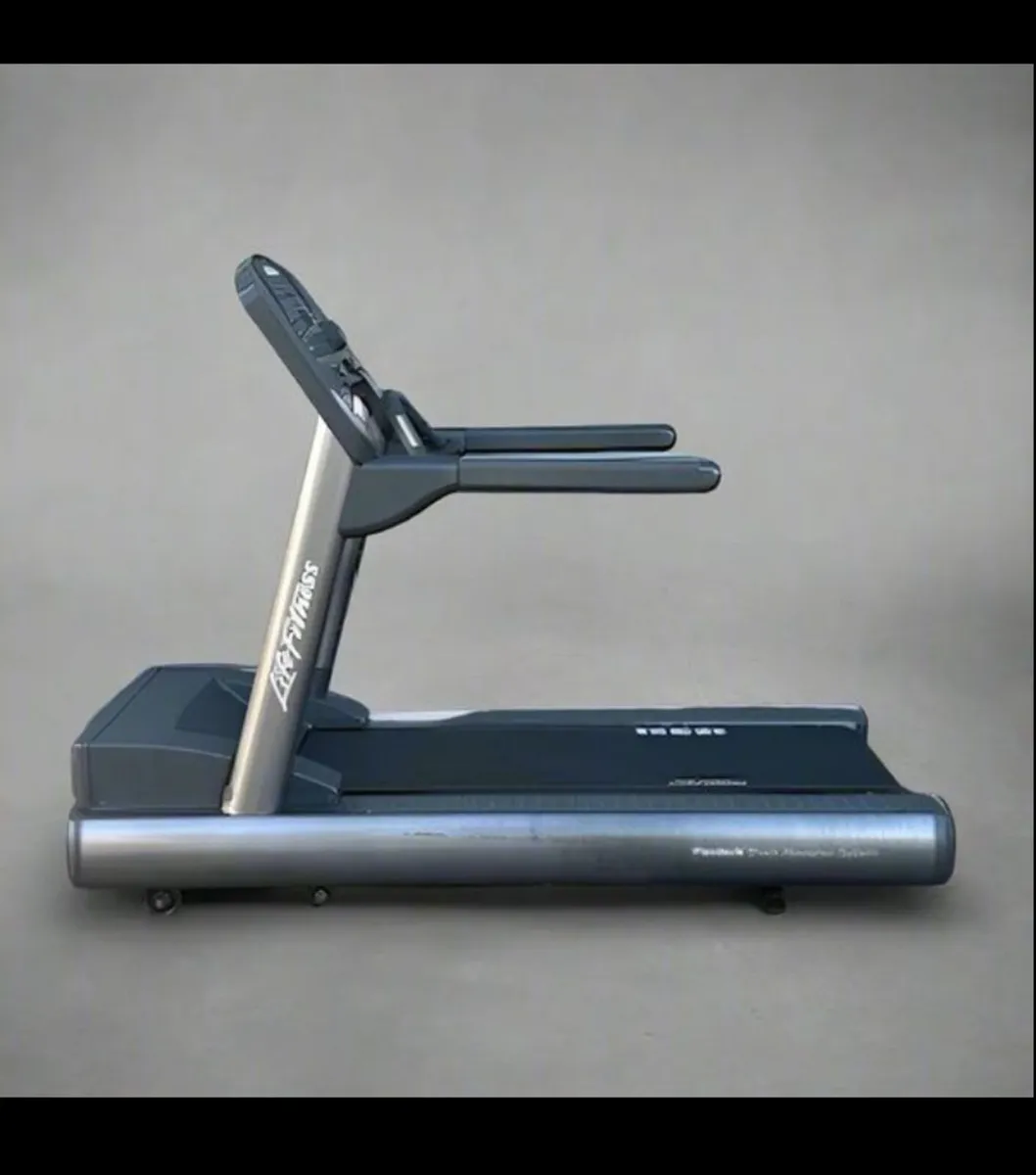LIFE FITNESS 95TI INTEGRITY CONSOLE NEXT TO NEW - Image 1