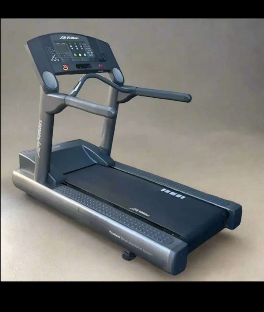 LIFE FITNESS 95TI INTEGRITY CONSOLE NEXT TO NEW - Image 2