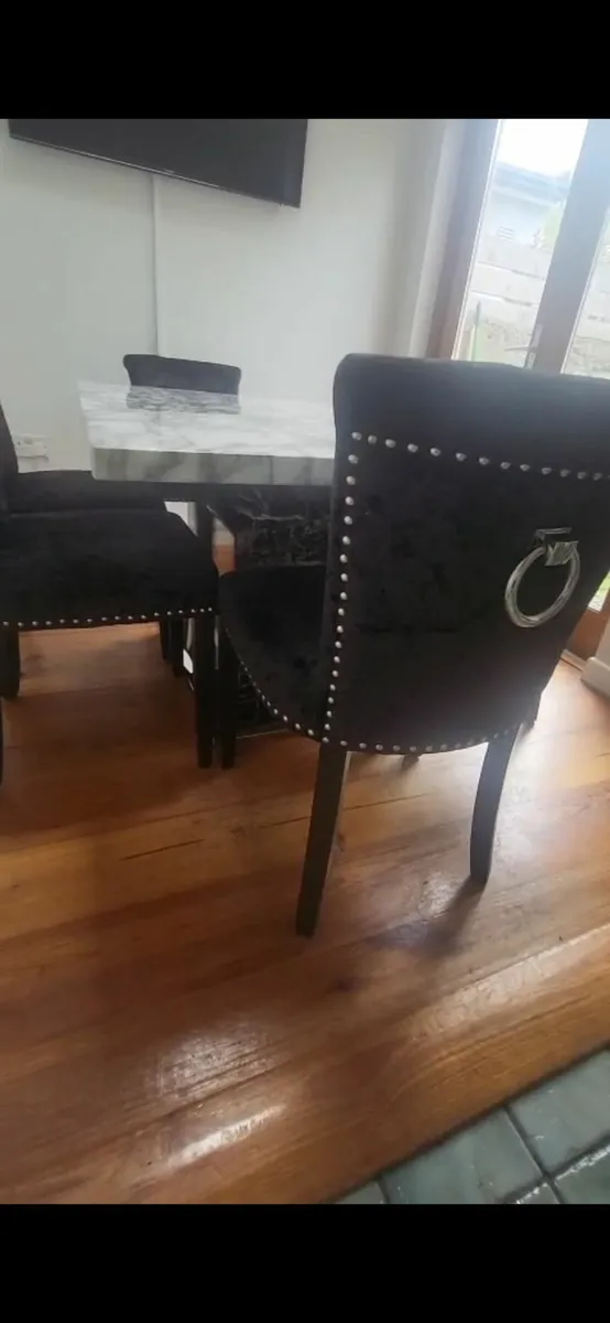 Dinning table and chairs - Image 1