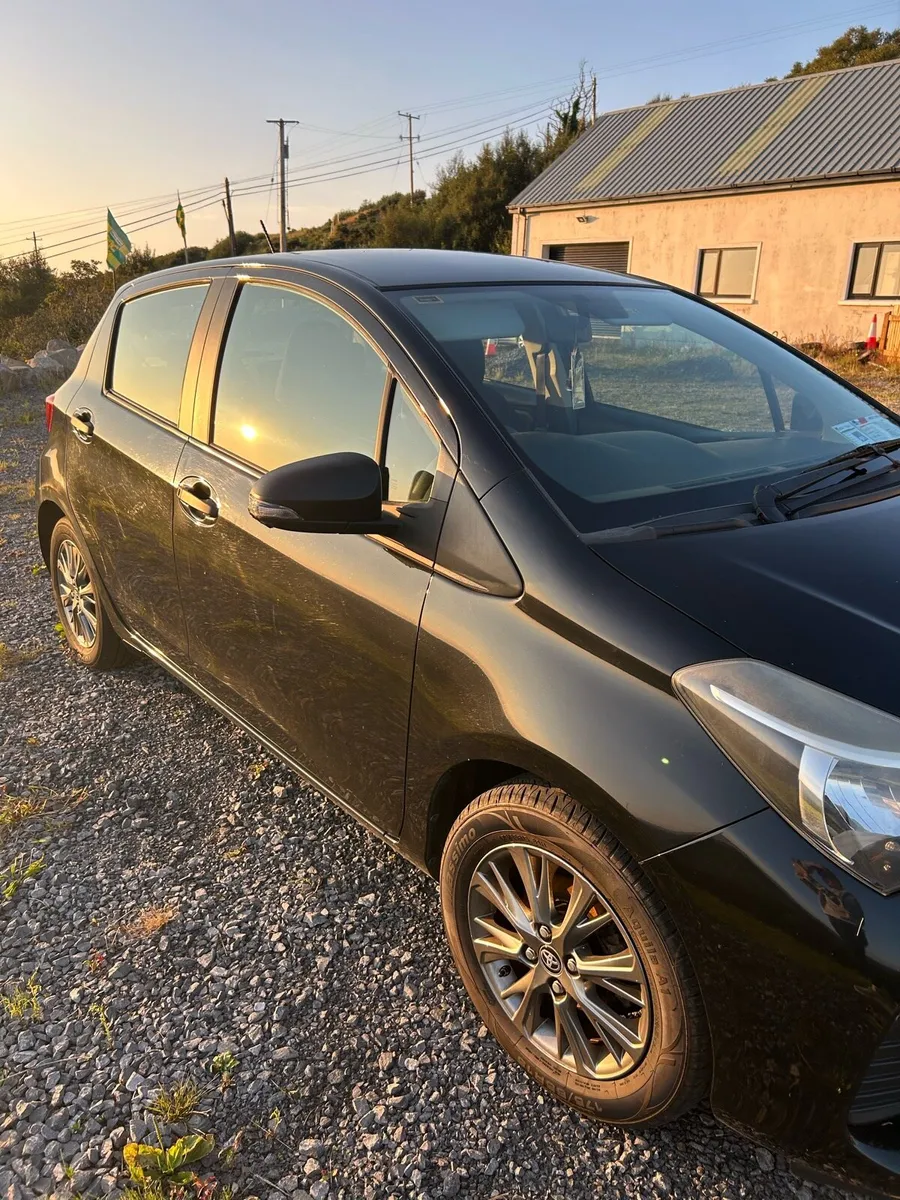 2015 Toyota Yaris - Image 2