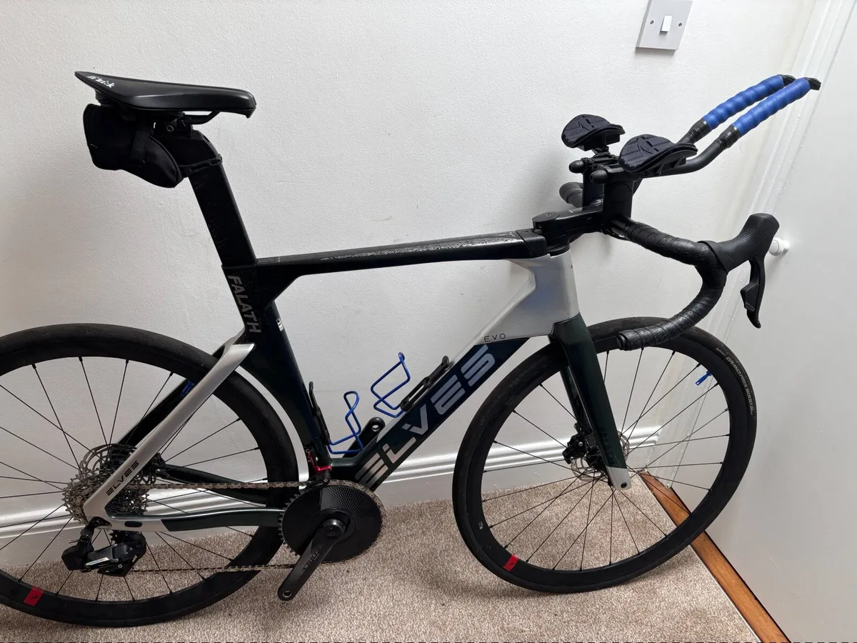 Elves Falath Evo full carbon race bike size 56 - Image 1