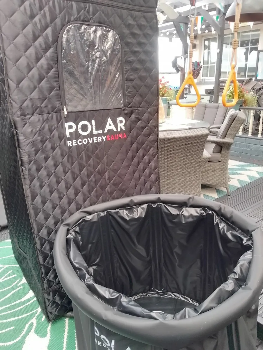 Sauna and ice bucket - Image 1