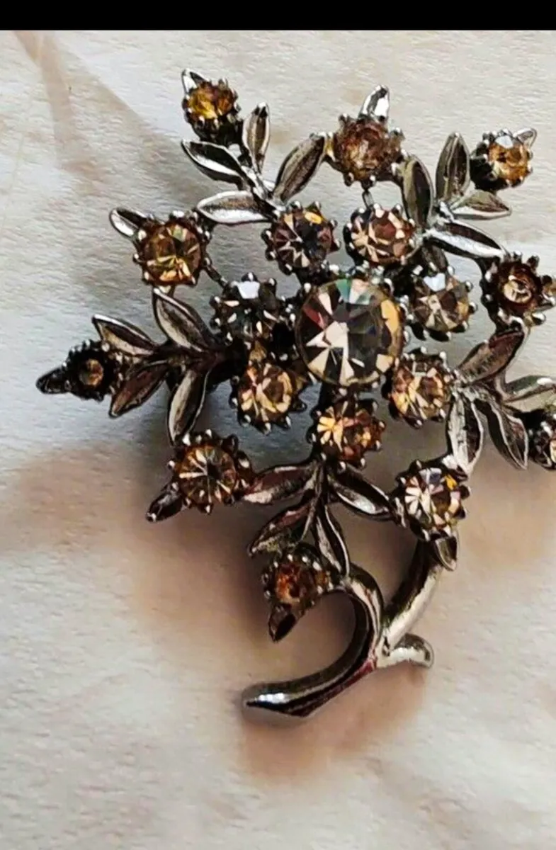 Silvertone brooch - Image 3