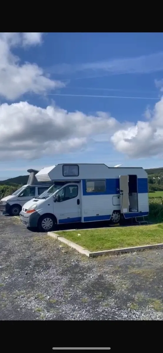 Camper van 3 seats (4 berth) - Image 1