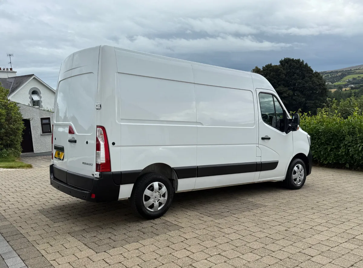 2022 (222 Reg) Renault Master Business+ MWB L2H2 - Image 4