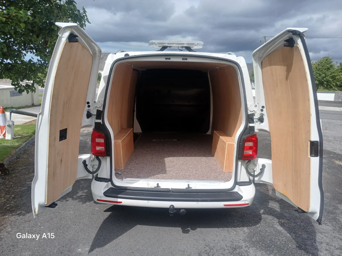 Volkswagen Transporter 2018 - Image 2