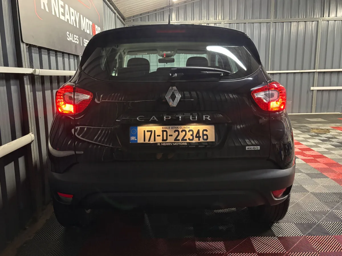 2017 Renault Captur dCi 90 EXPRESSION+ - Image 2