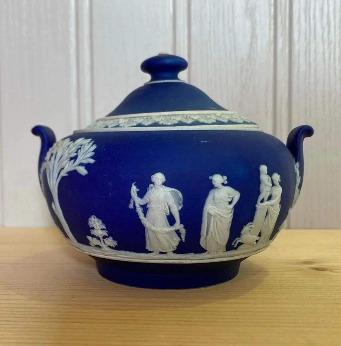 Wedgwood sugar bowl - Image 1