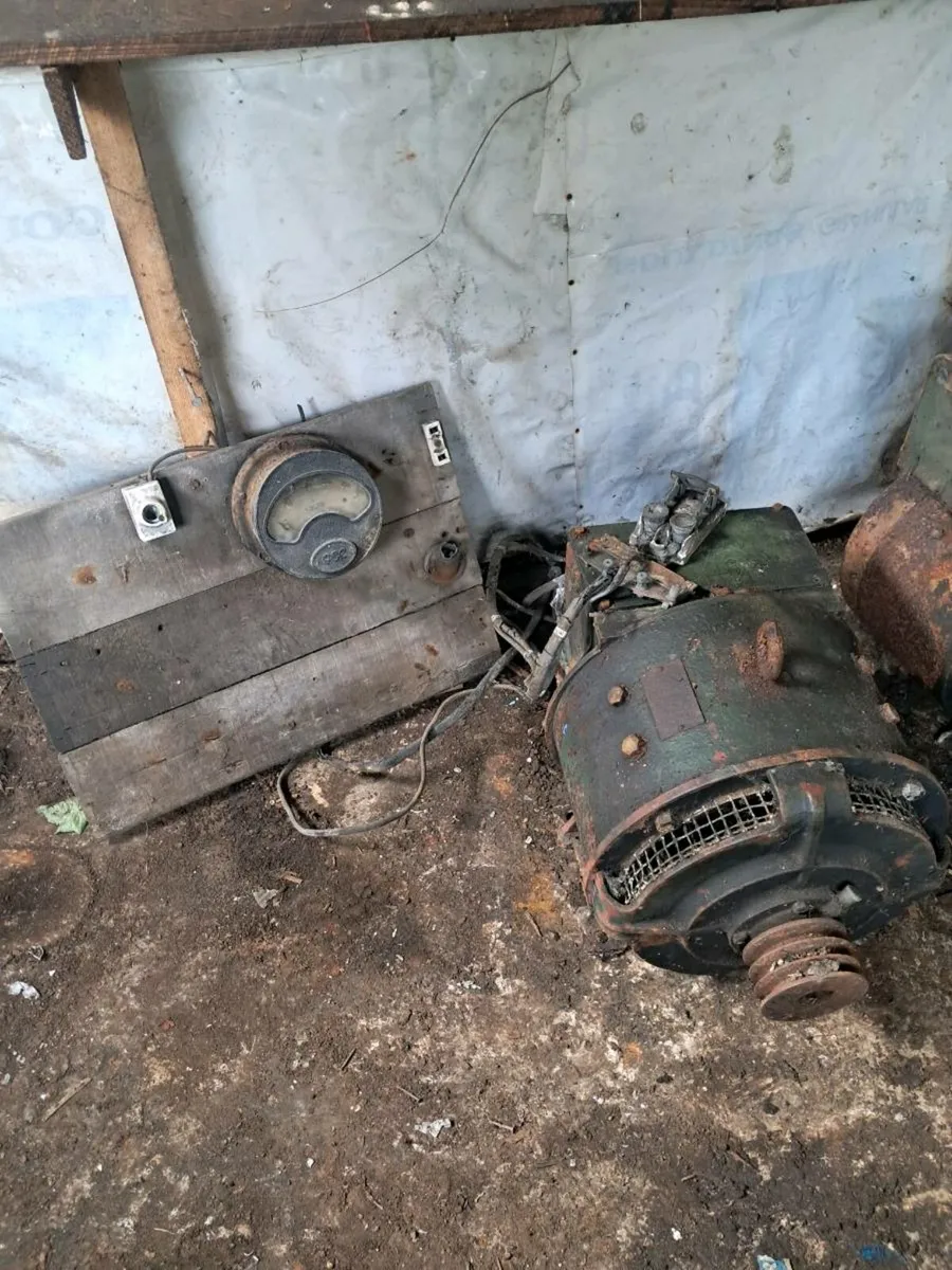 Vintage generator and engine - Image 1