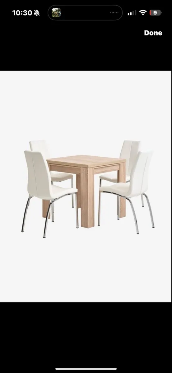 Table and chairs - Image 1