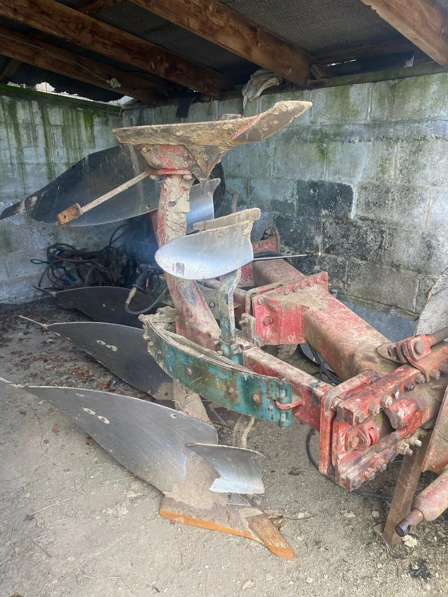 Kverneland plough - Image 1