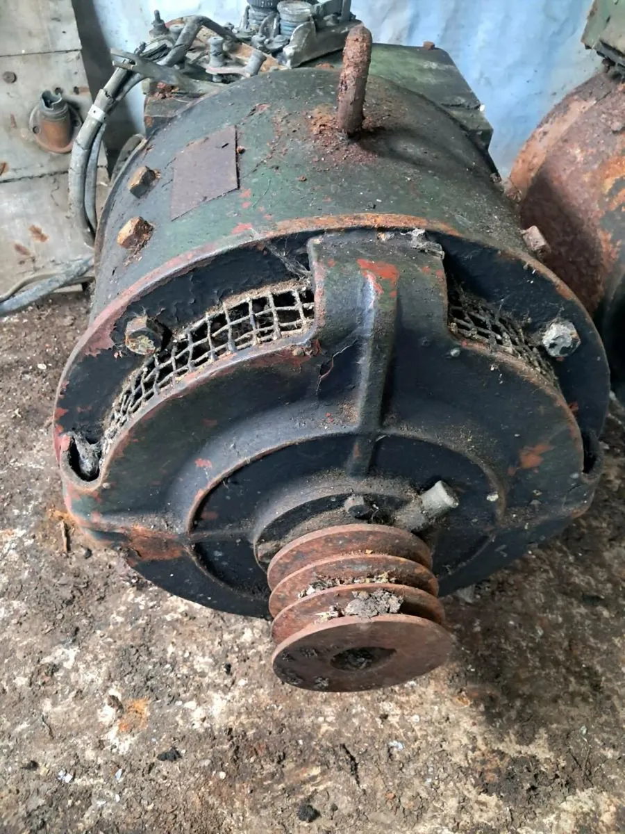 Vintage generator and engine - Image 3
