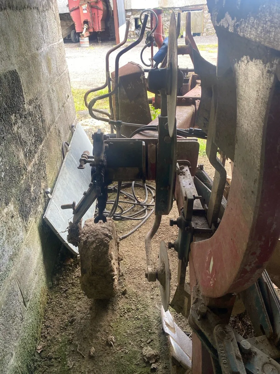 Kverneland plough - Image 3