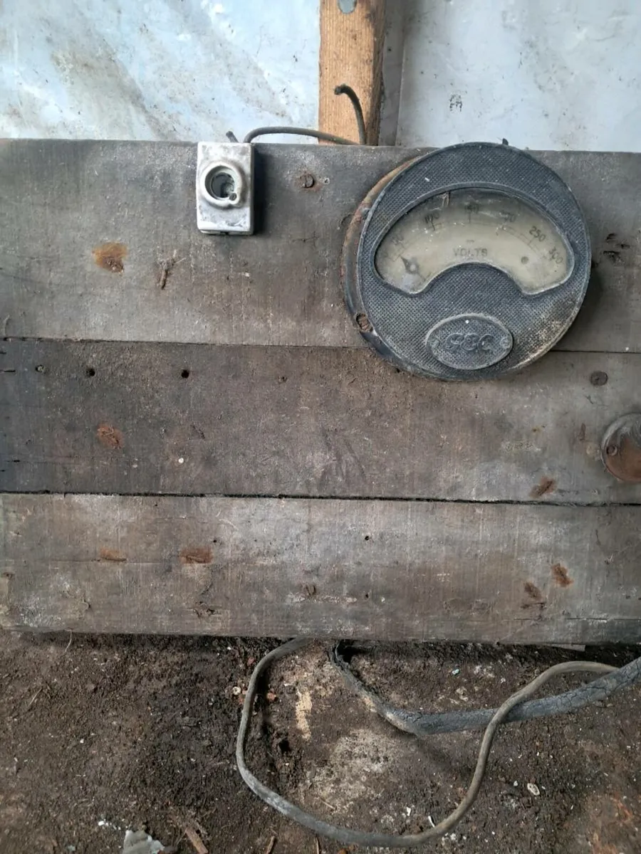 Vintage generator and engine - Image 4