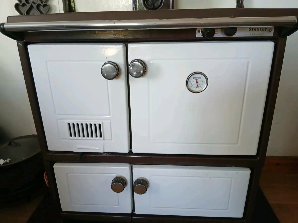 Stanley comeragh solid fuel range with back boiler - Image 2