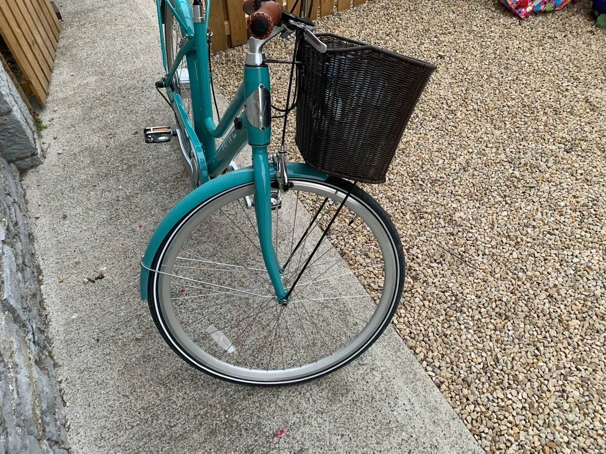 Ladies Vitesse E-Bike in perfect condition - Image 2
