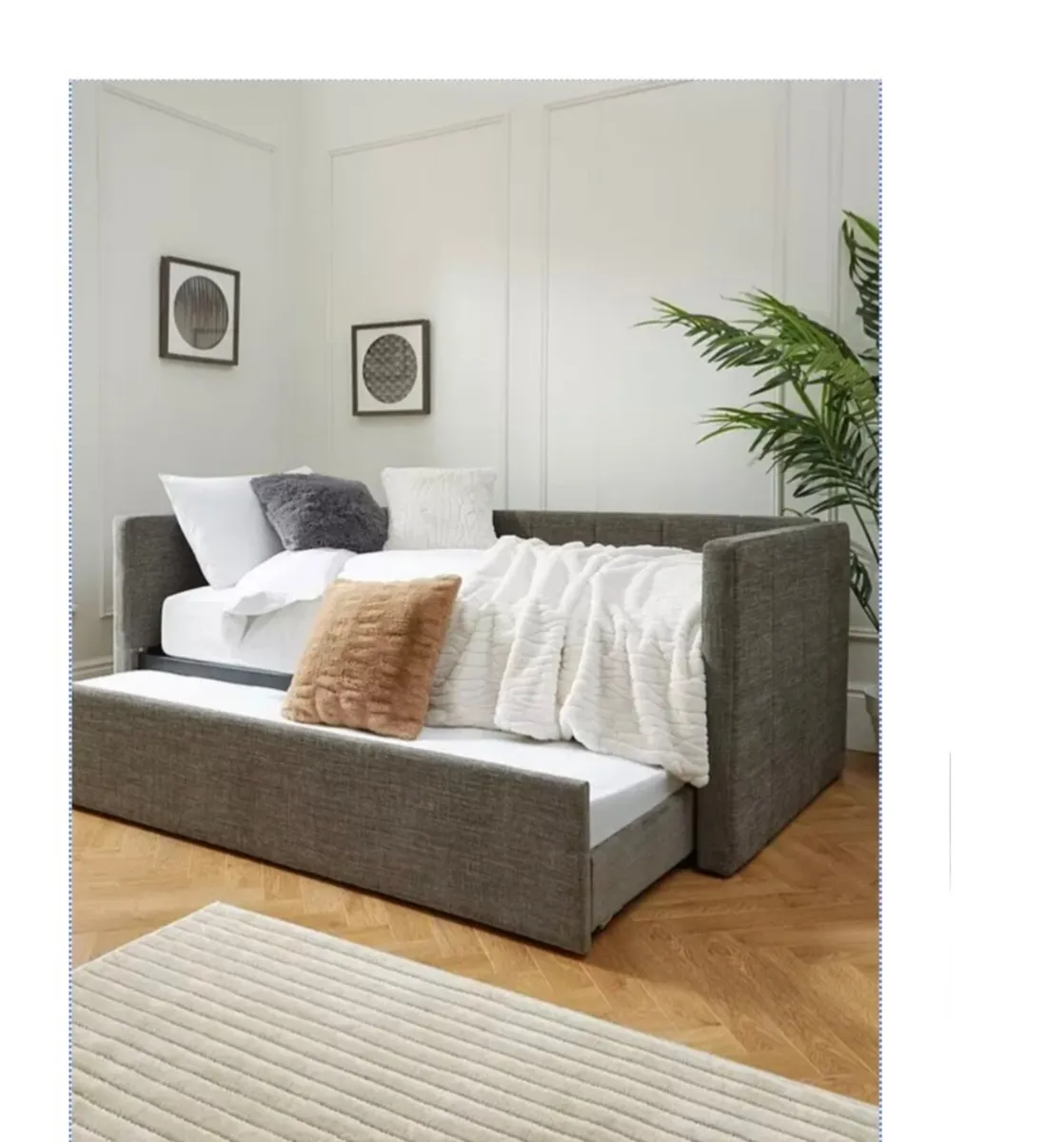 Day Bed - Image 1