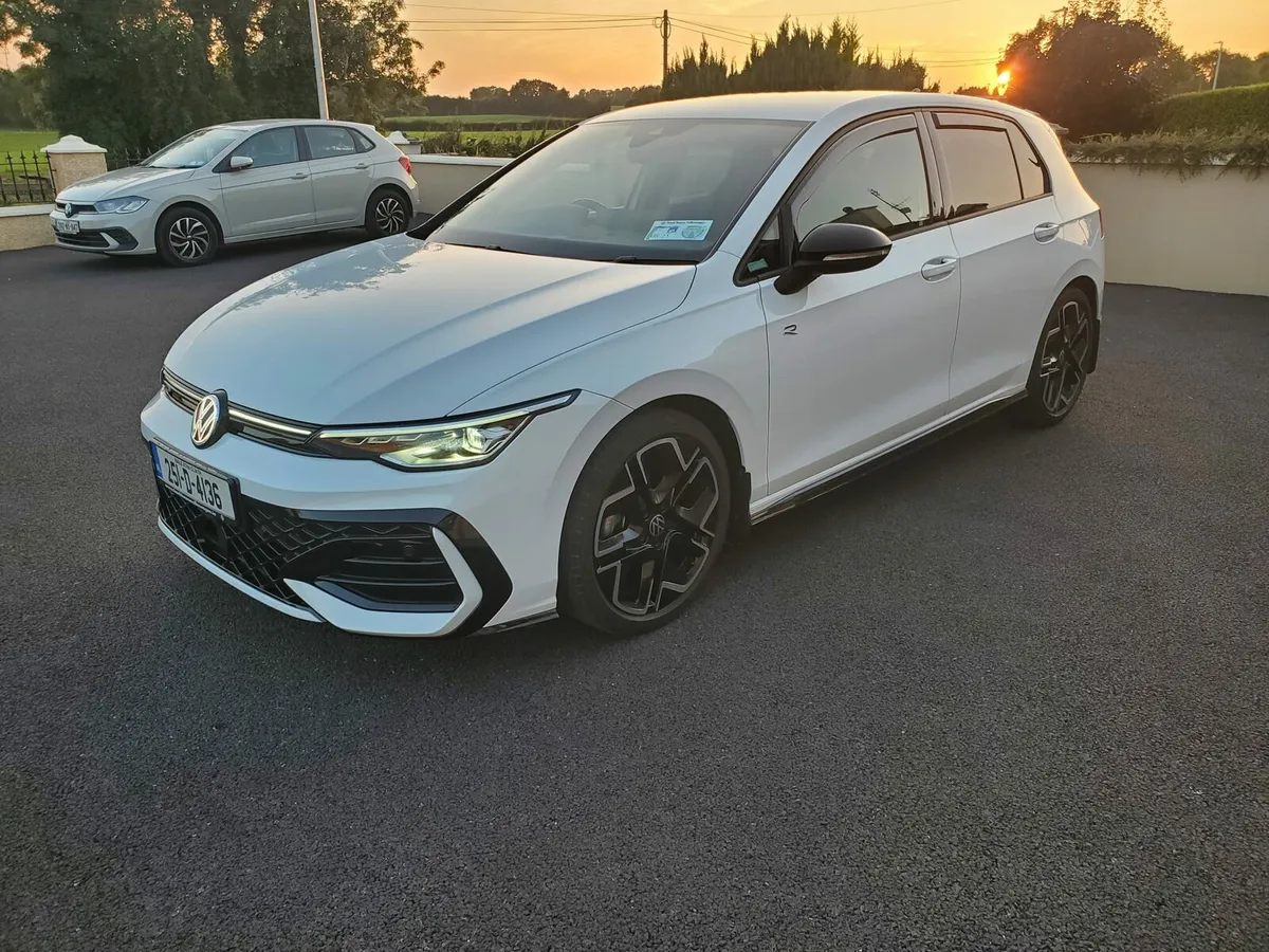 251 Volkswagen Golf R-line 2.0 TDI 150HP Auto - Image 2