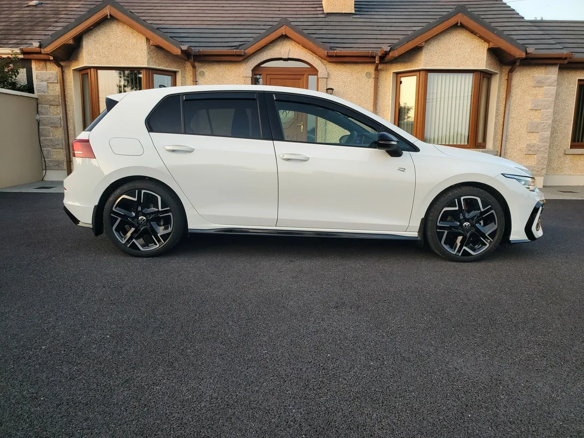251 Volkswagen Golf R-line 2.0 TDI 150HP Auto - Image 3