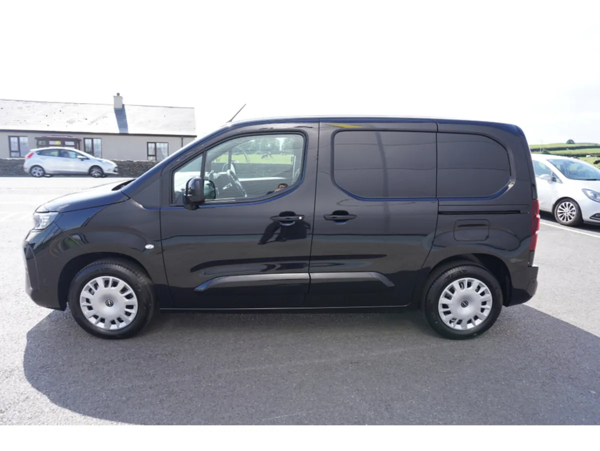 Opel Combo sportive 8 speed automatic - Image 4