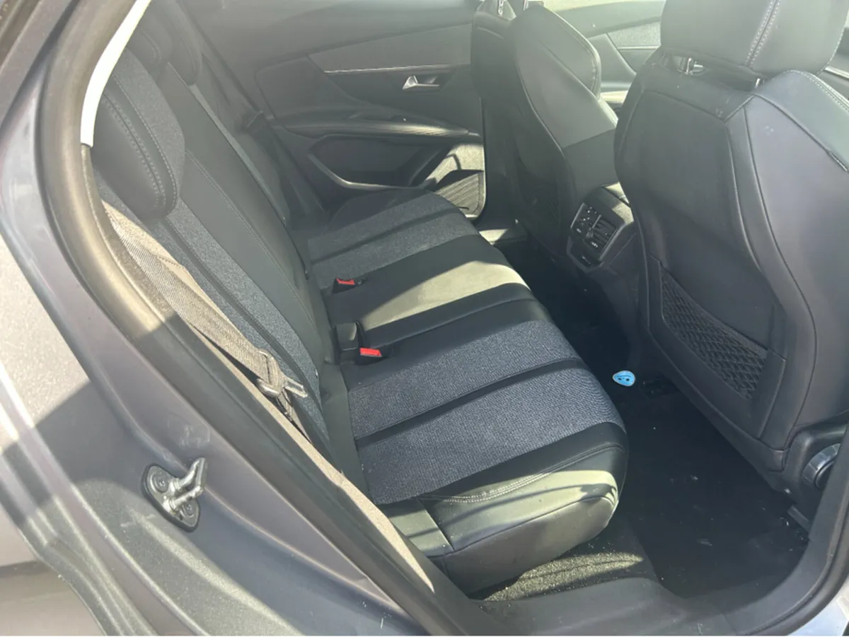Peugeot 3008 AUTOMATIC//TINY KLMS////BEAUTIFULL IN - Image 4