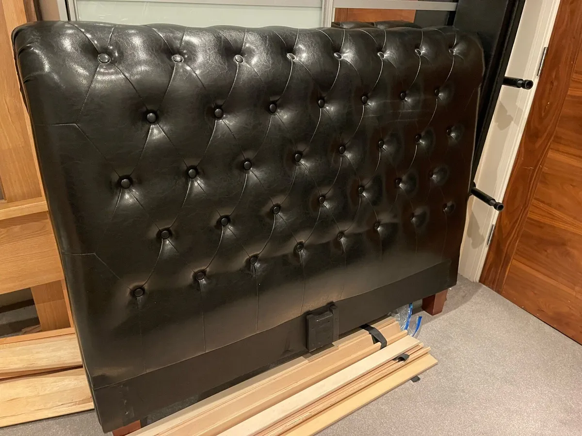 Stunning Very Solid 4 Ft 6” Leather Double Bed