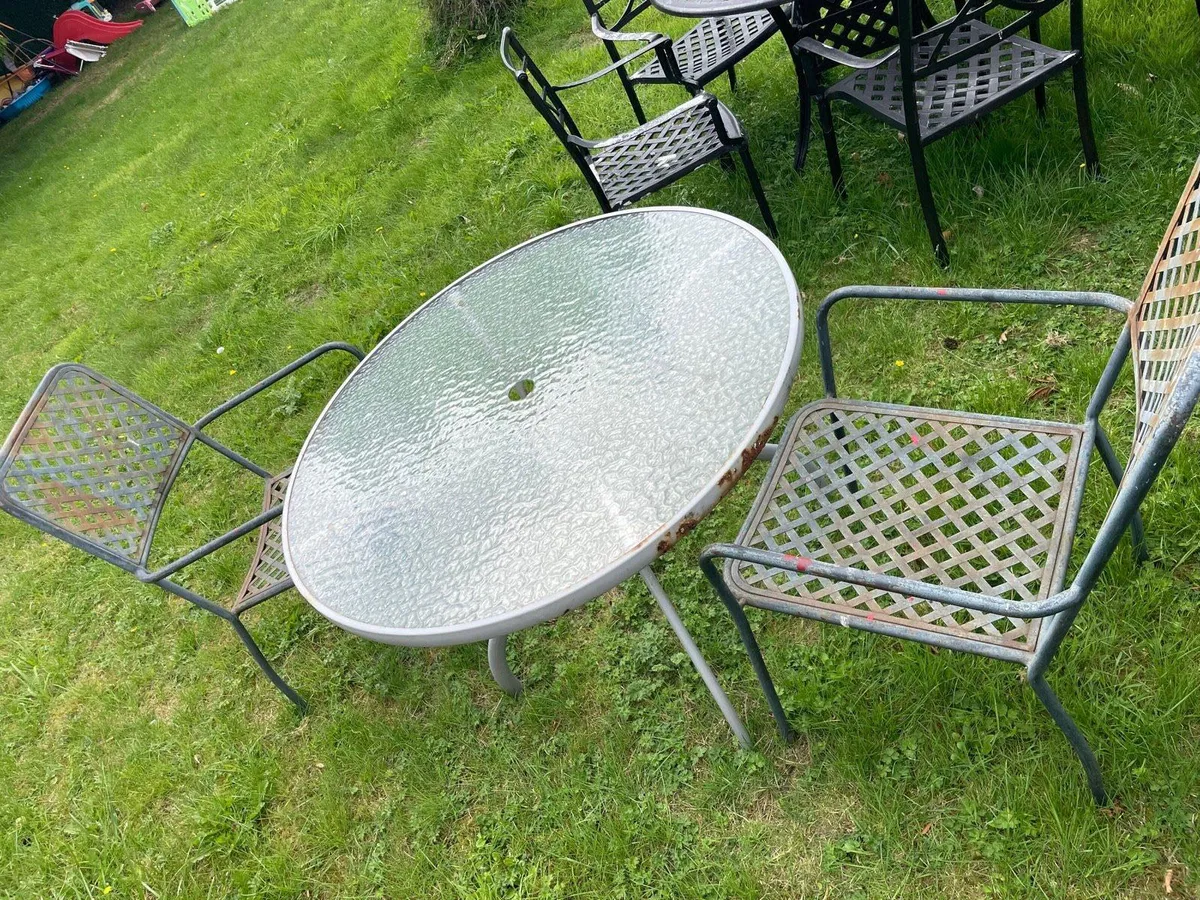 Garden table + 2 chairs - Image 1