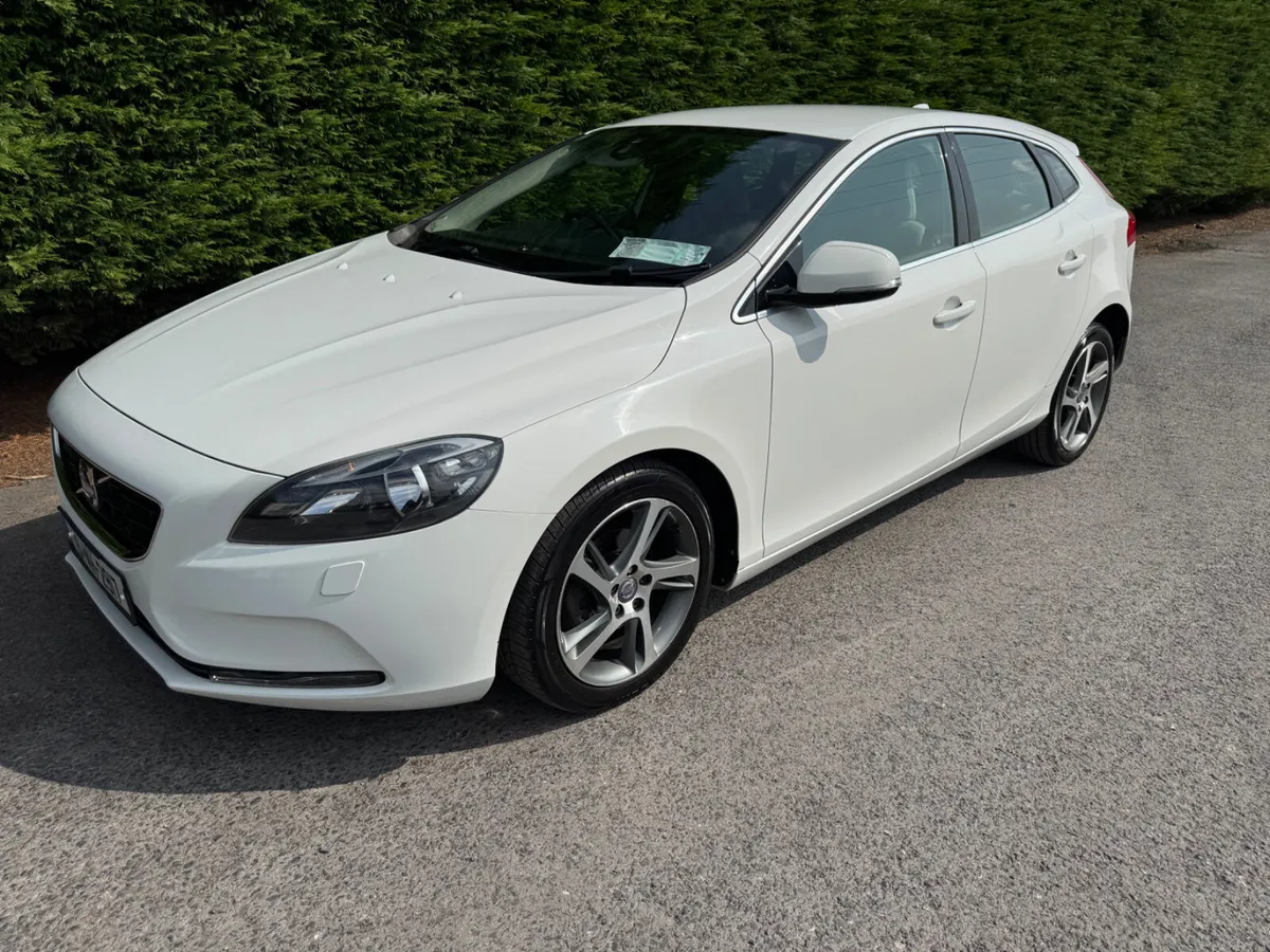 Volvo V40 2015 SE 1.6D LEATHER NEW NCT - Image 3