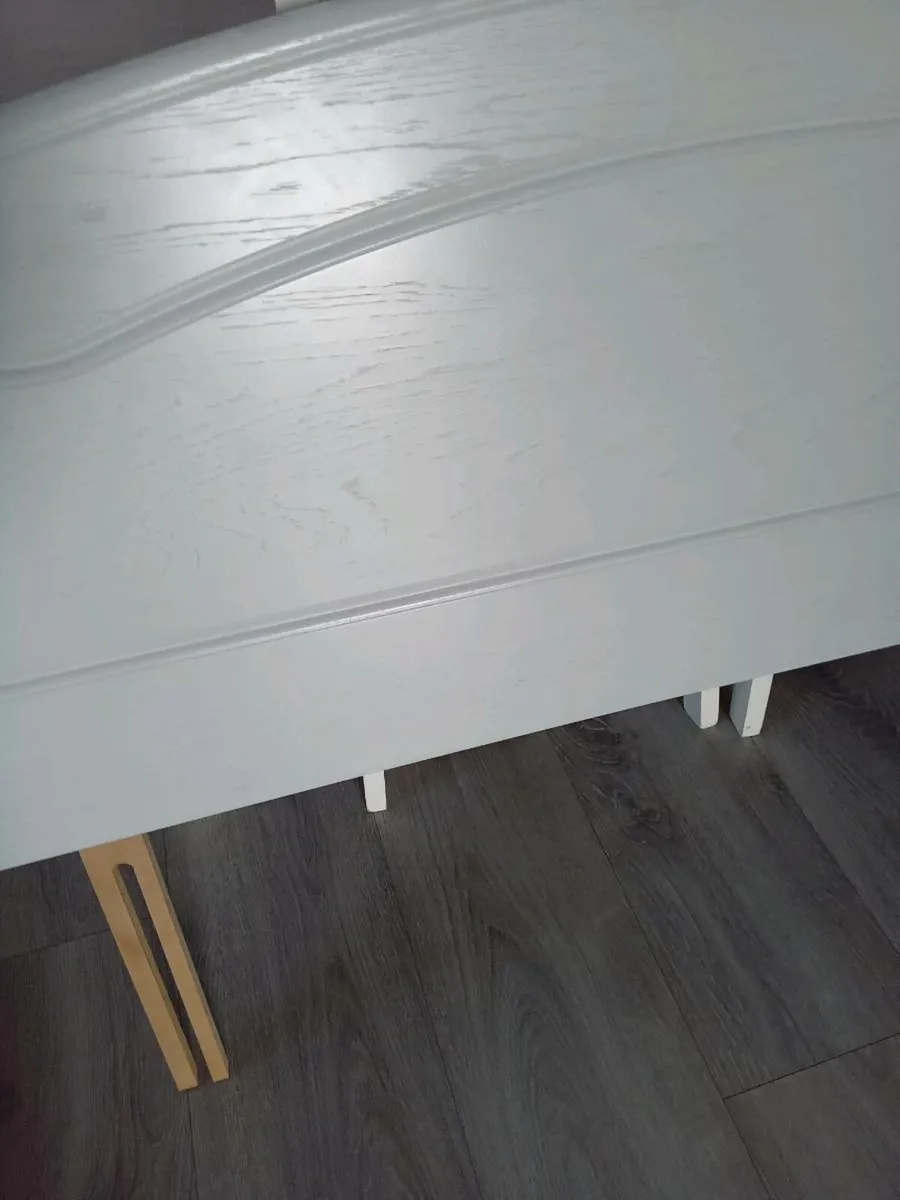 Headboard - Image 1