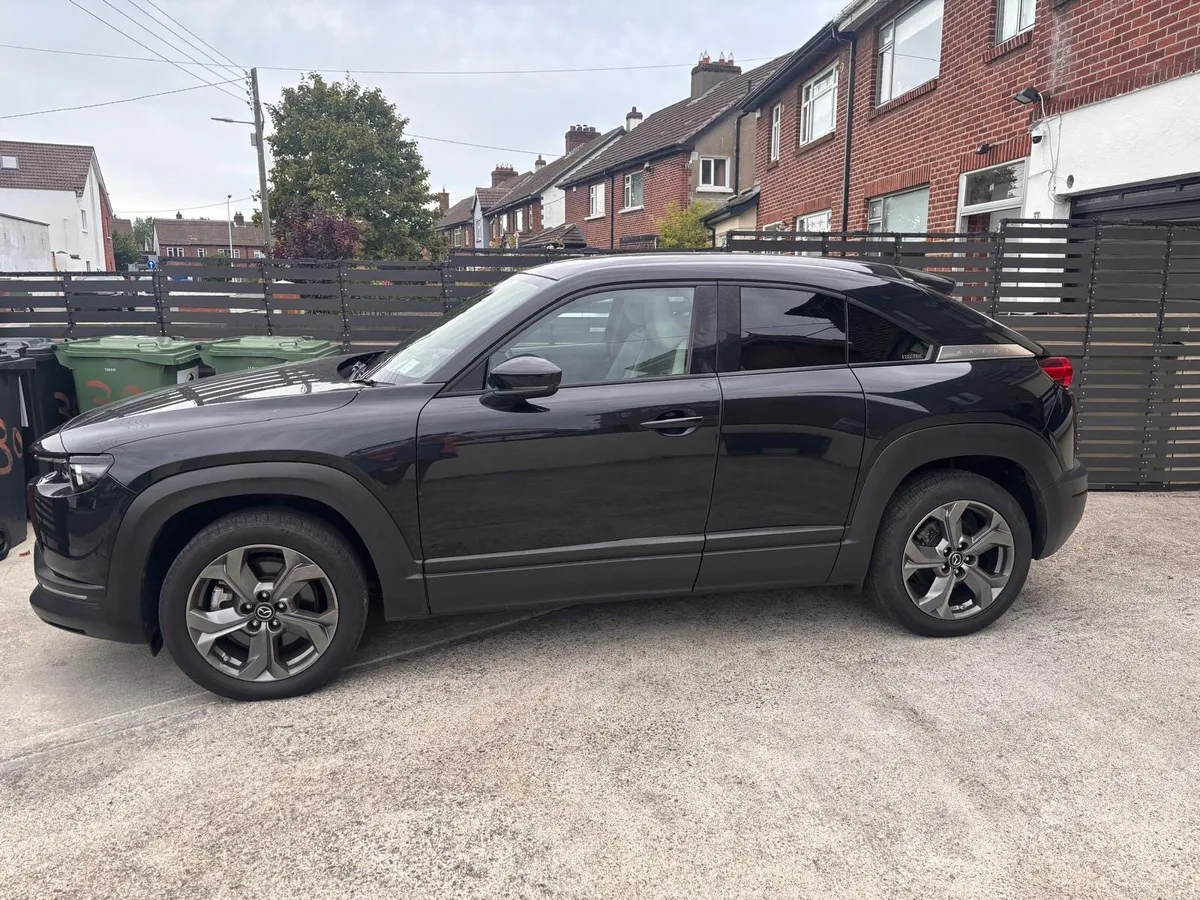 Car - Image 2