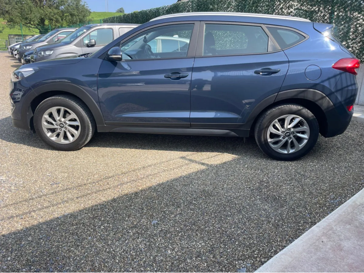 Hyundai Tucson SE NAV B-DRIVE 2WD CRDI BLUE DRIVE - Image 3