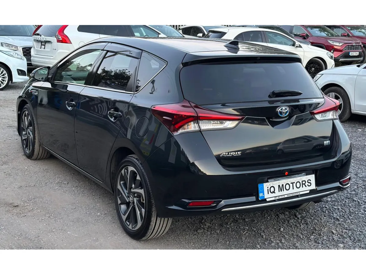 Toyota Auris 1.8 AUTOMATIC PETROL HYBRID G PACKAGE - Image 4