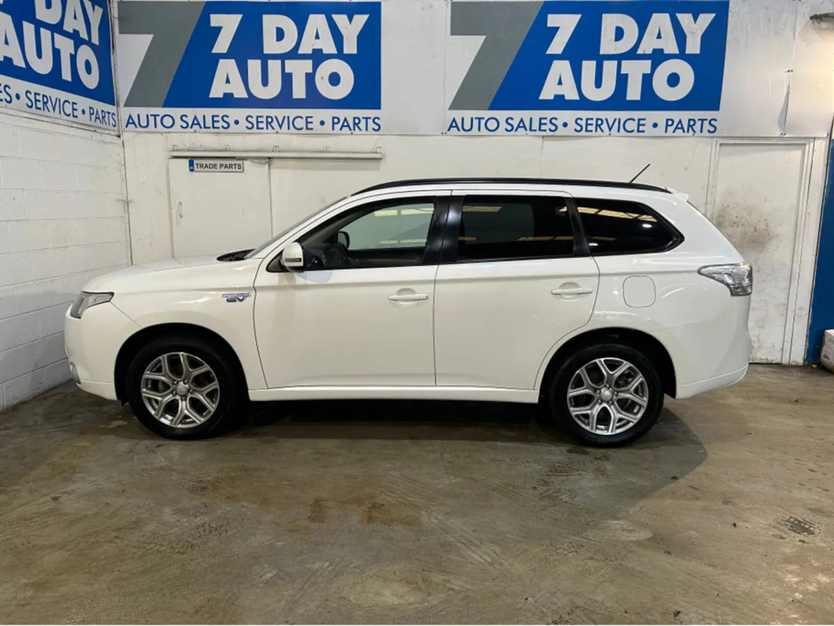 Mitsubishi Outlander 2.0 GX3H PHEV 160BHP 5DR AUTO - Image 4