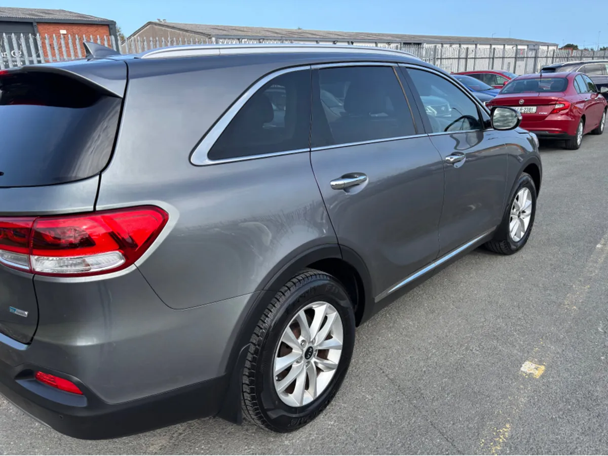 Kia Sorento PLATINUM 4X2 5DR 7 Seater - Image 4