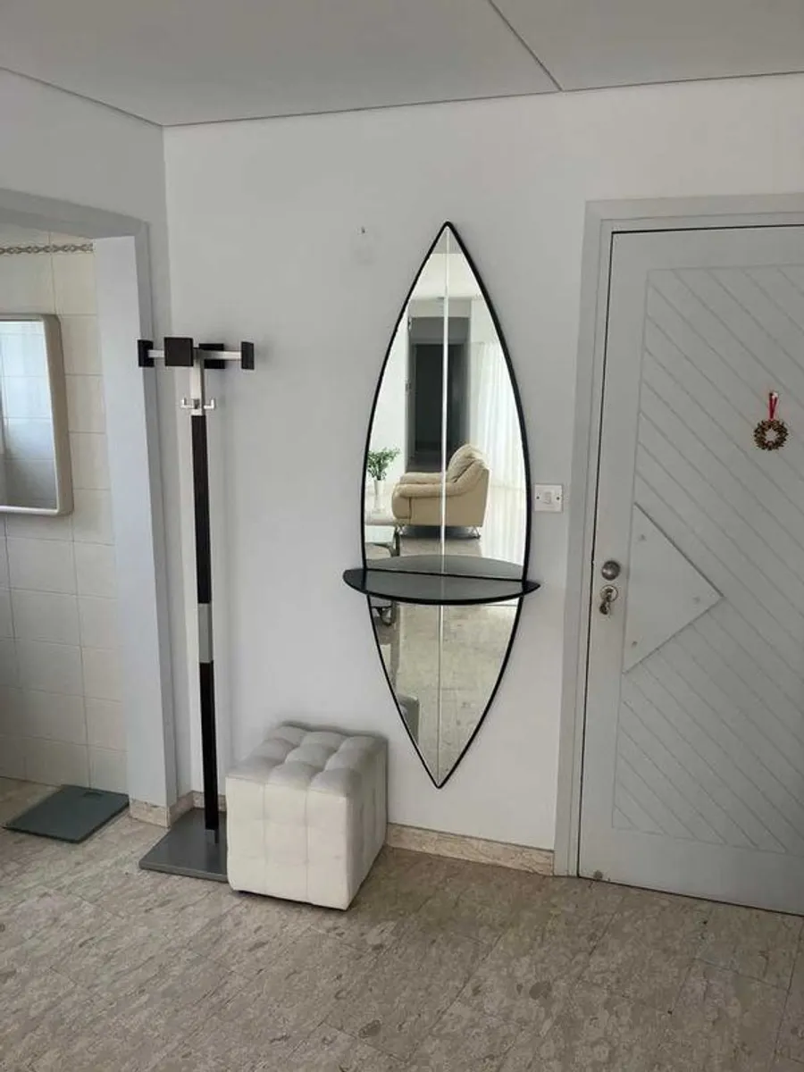 Hall mirror (surf mirror)