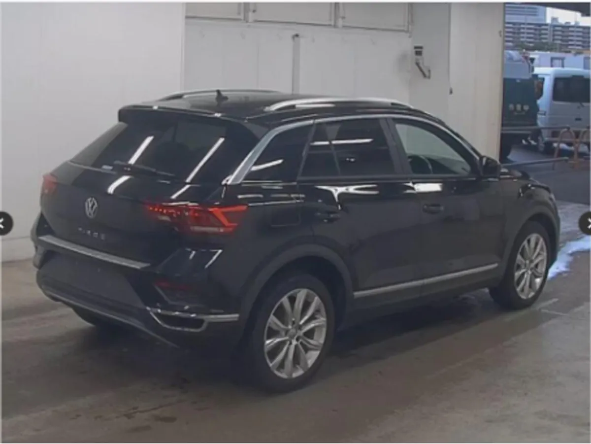 Volkswagen T-Roc 2.0 litre Diesel T-Roc Auto . - Image 2