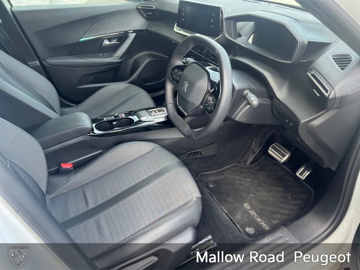 Peugeot 2008 ALLURE 136BHP 50 KWH 4DR - Image 2