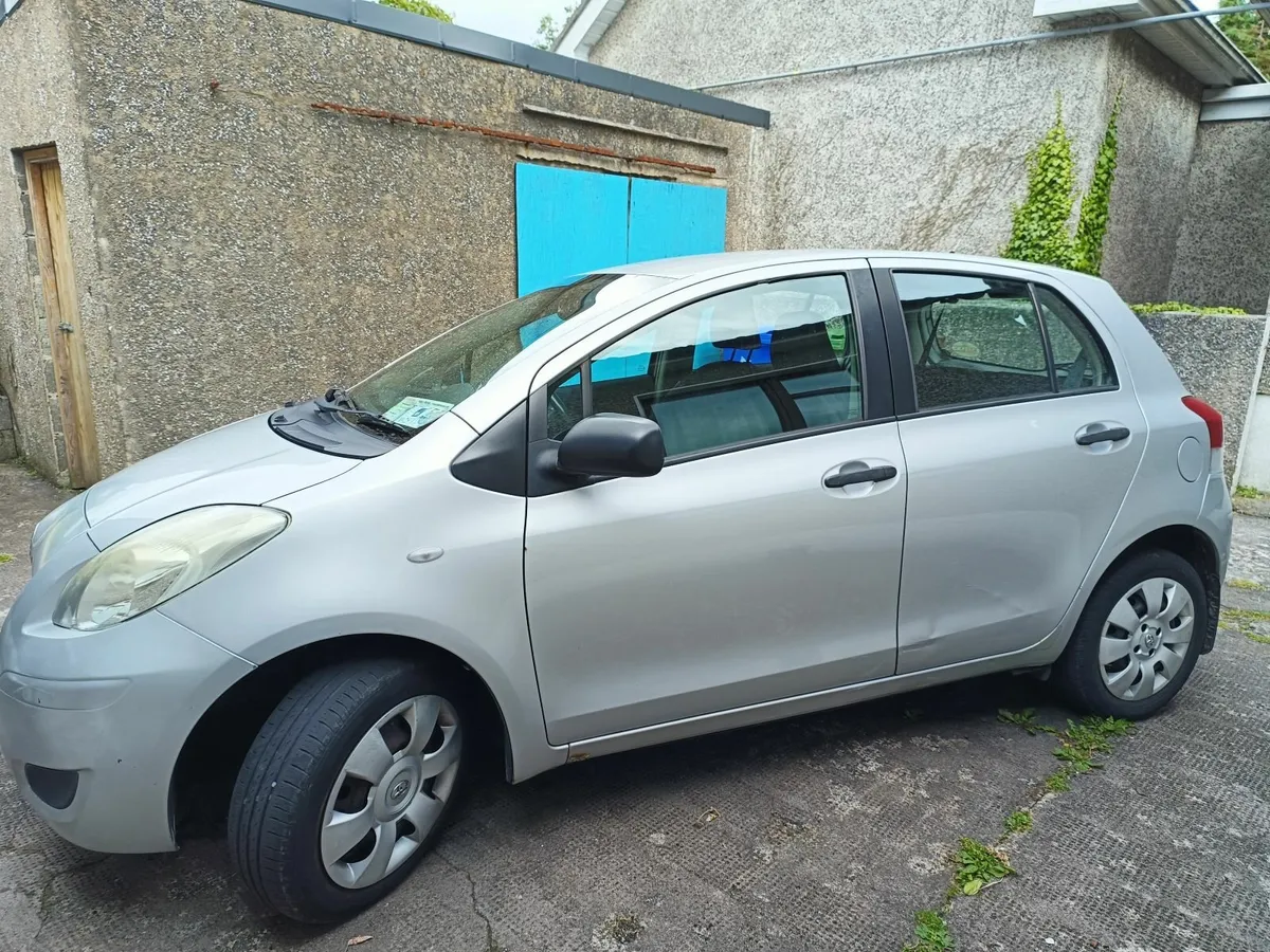 Toyota Yaris 2009 - Image 2